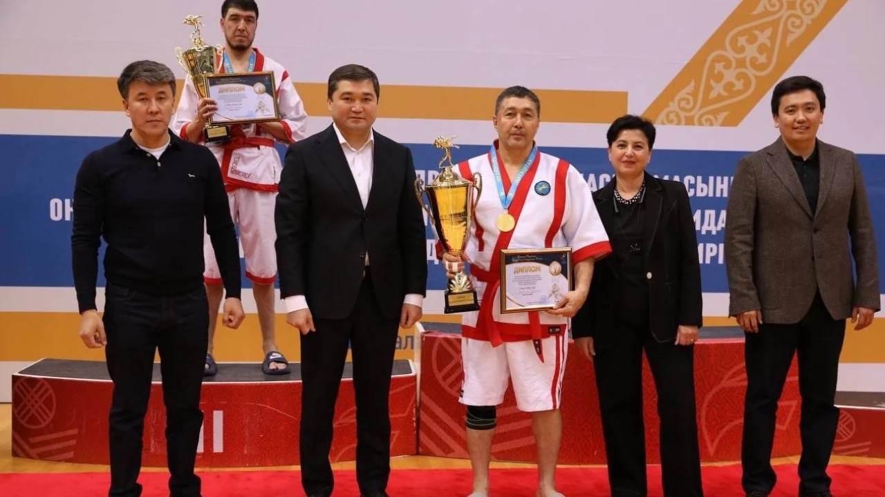 Күш, рух және дәстүр: Жақсылық Үшкемпіров атындағы Jekpe-Jek сарайында қазақ күресінен жарыс өтті 