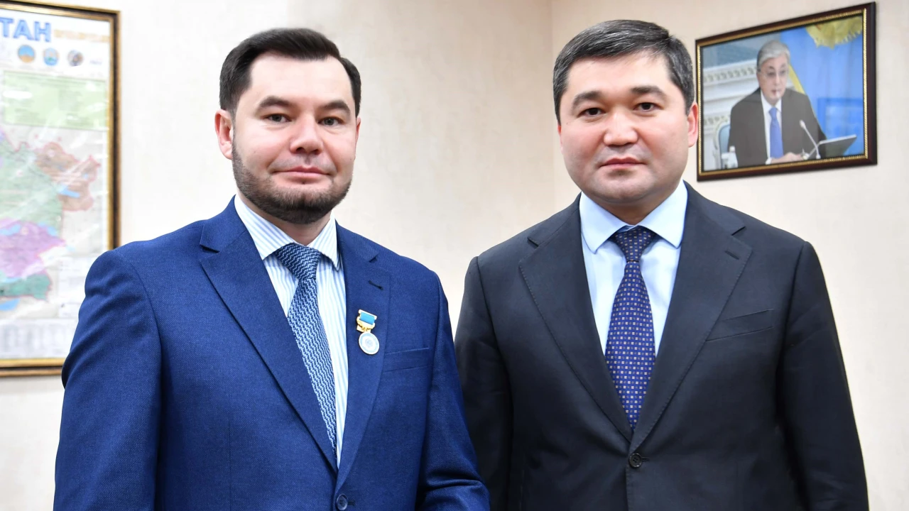 Представители УМТО получили нагрудные знаки «Үздік цифрландырушы» 