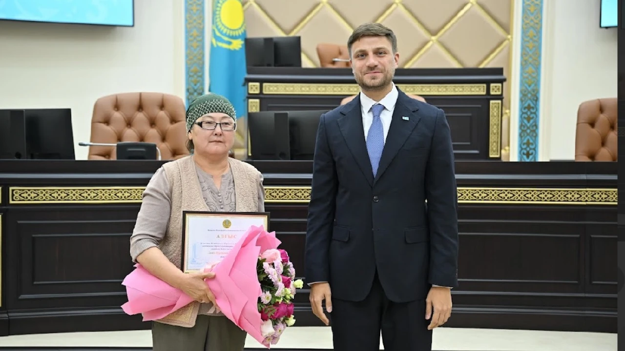 Еңбек күніне орай жұмысшы кәсіптерінің өкілдері марапатталды
