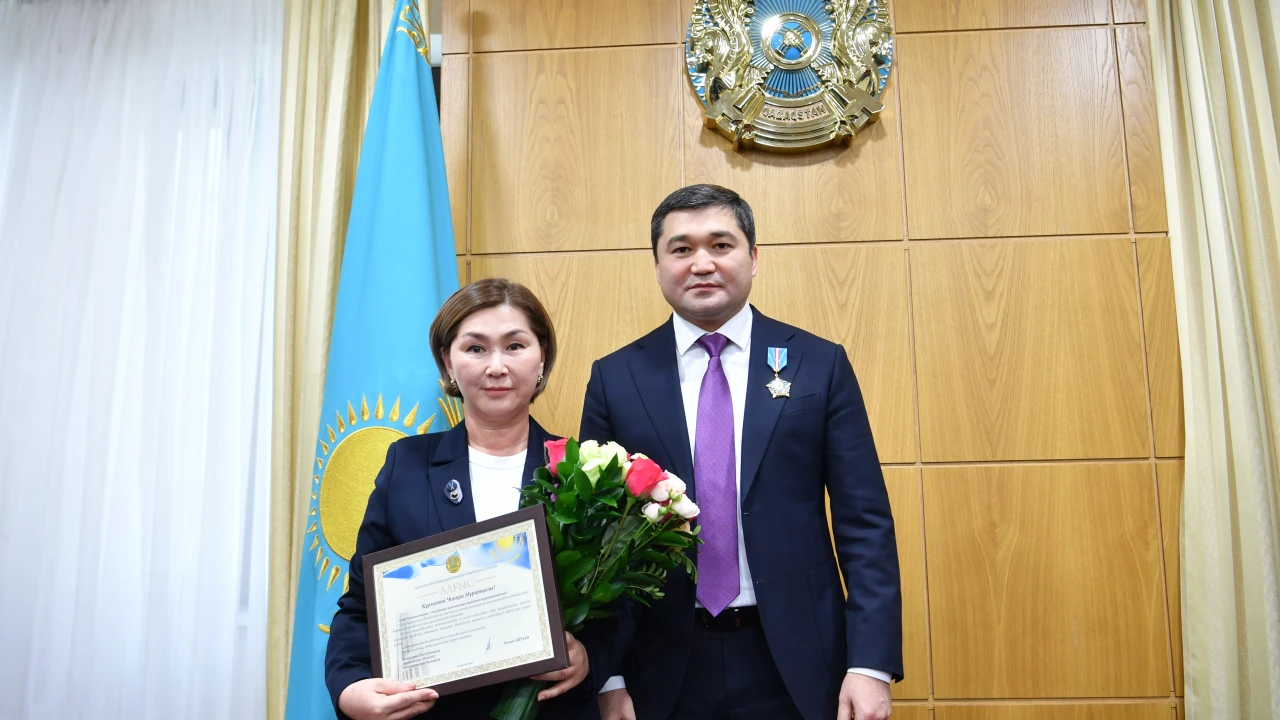 Празднование Дня Республики: награждение лучших работников