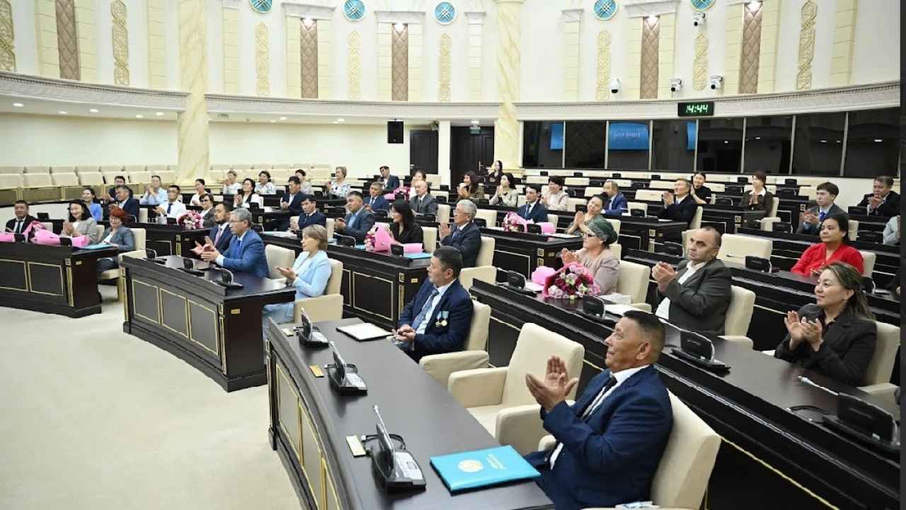 Еңбек күніне орай жұмысшы кәсіптерінің өкілдері марапатталды