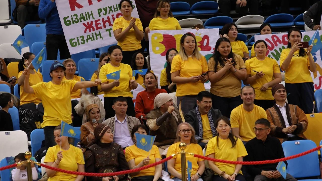 Күш, рух және дәстүр: Жақсылық Үшкемпіров атындағы Jekpe-Jek сарайында қазақ күресінен жарыс өтті 