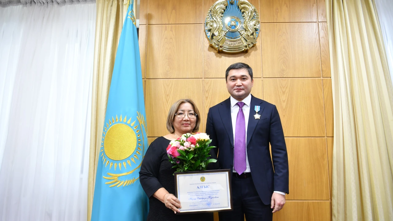 Празднование Дня Республики: награждение лучших работников