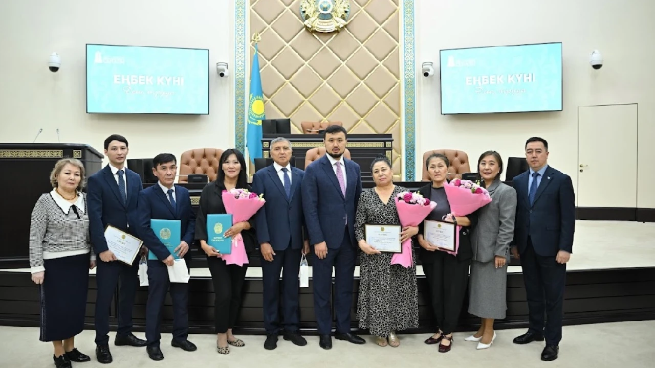 Еңбек күніне орай жұмысшы кәсіптерінің өкілдері марапатталды