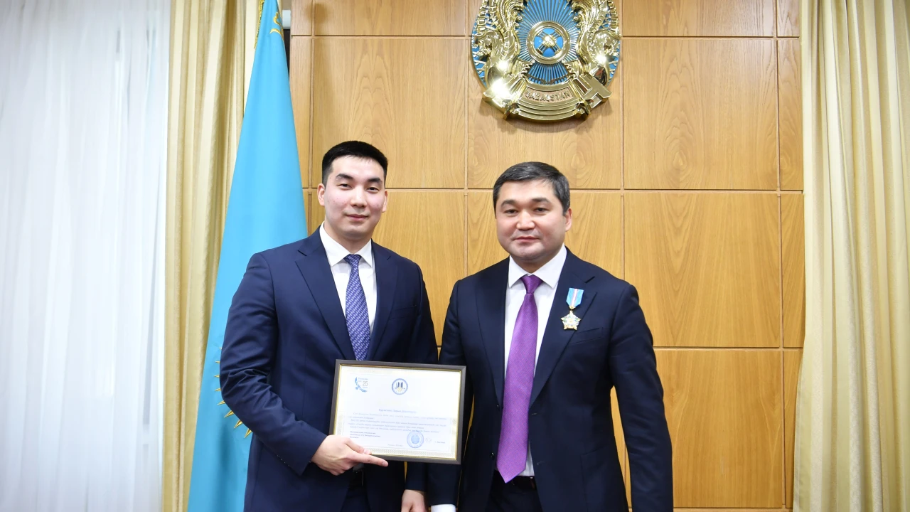 Празднование Дня Республики: награждение лучших работников