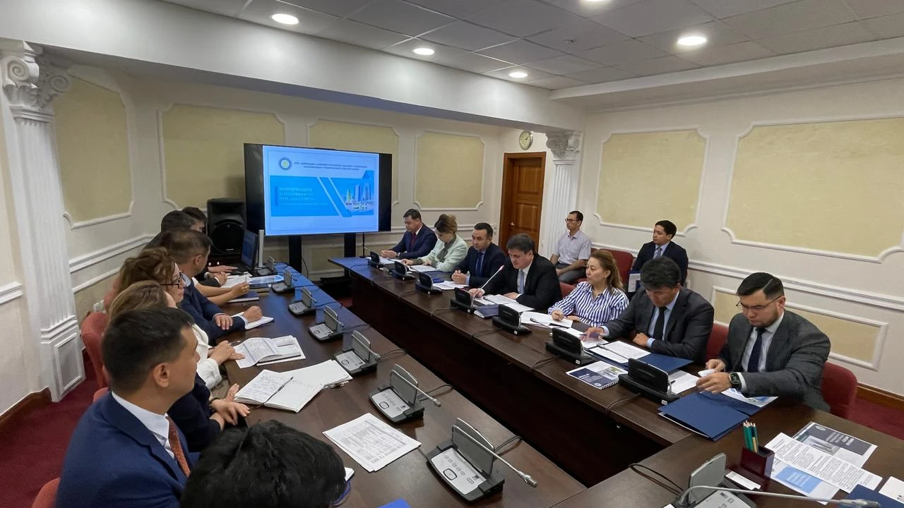 Руководитель УМТО Серик Бахтияр принял отчет предприятий о готовности к новой парламентской сессии 