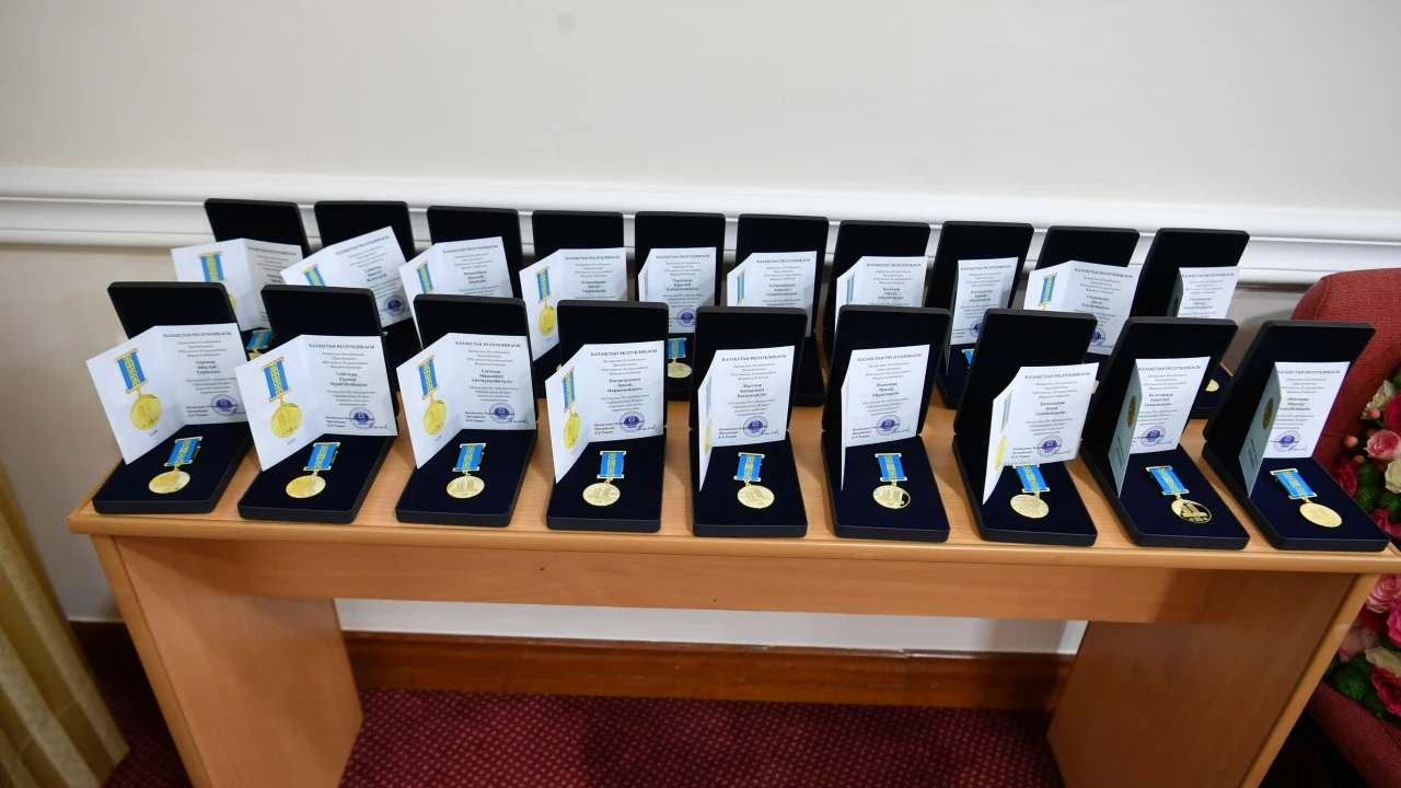 Парламент қызметін қамтамасыз етуге қосқан үлесі үшін Материалдық-техникалық ету басқармасының қызметкерлері марапатталды 