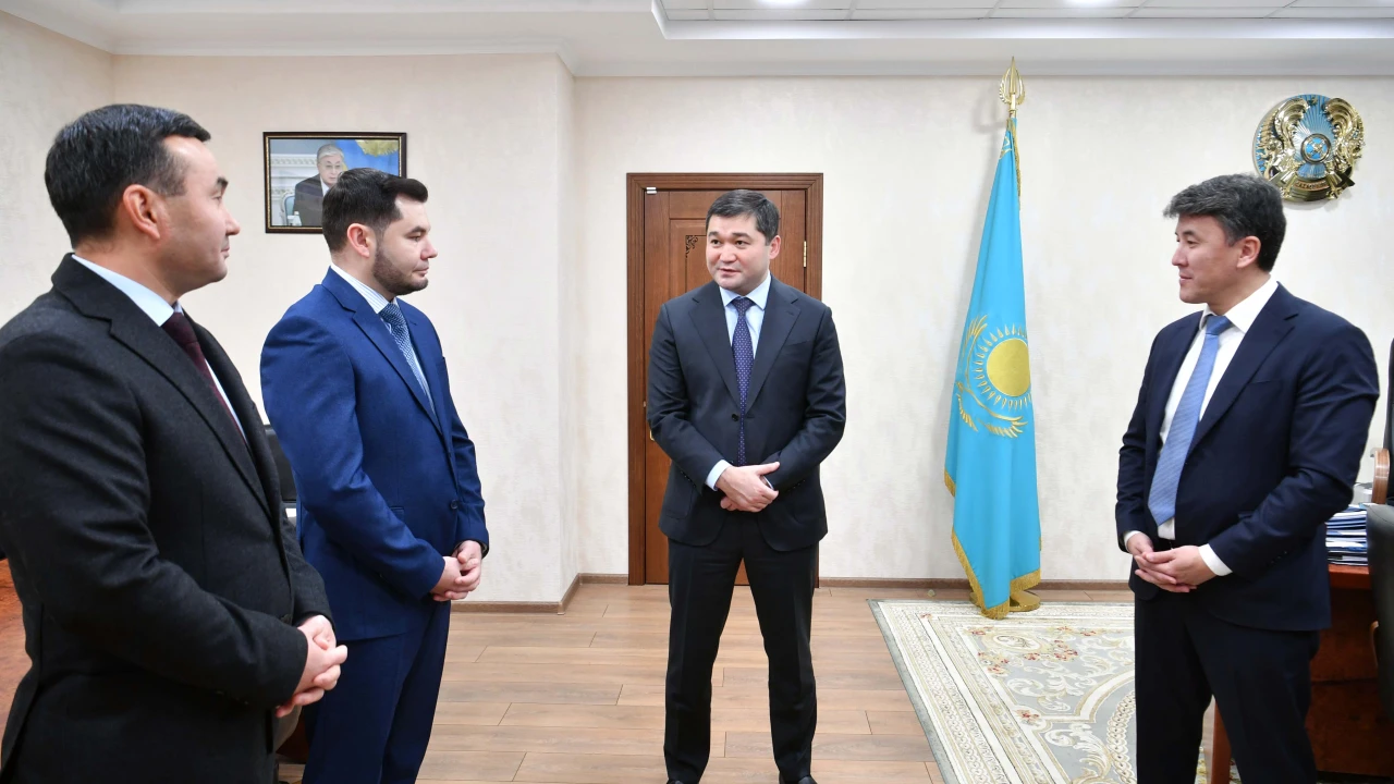 Представители УМТО получили нагрудные знаки «Үздік цифрландырушы» 